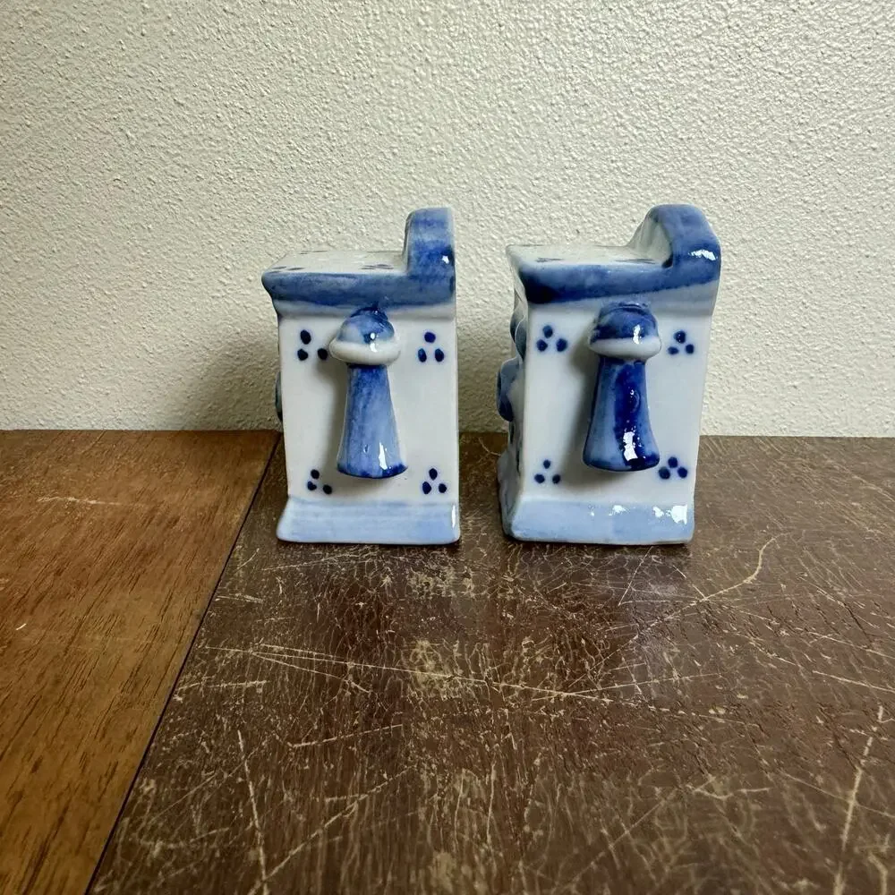 Vintage Blue White Porcelain Antique Telephone‎ Salt and Pepper shakers